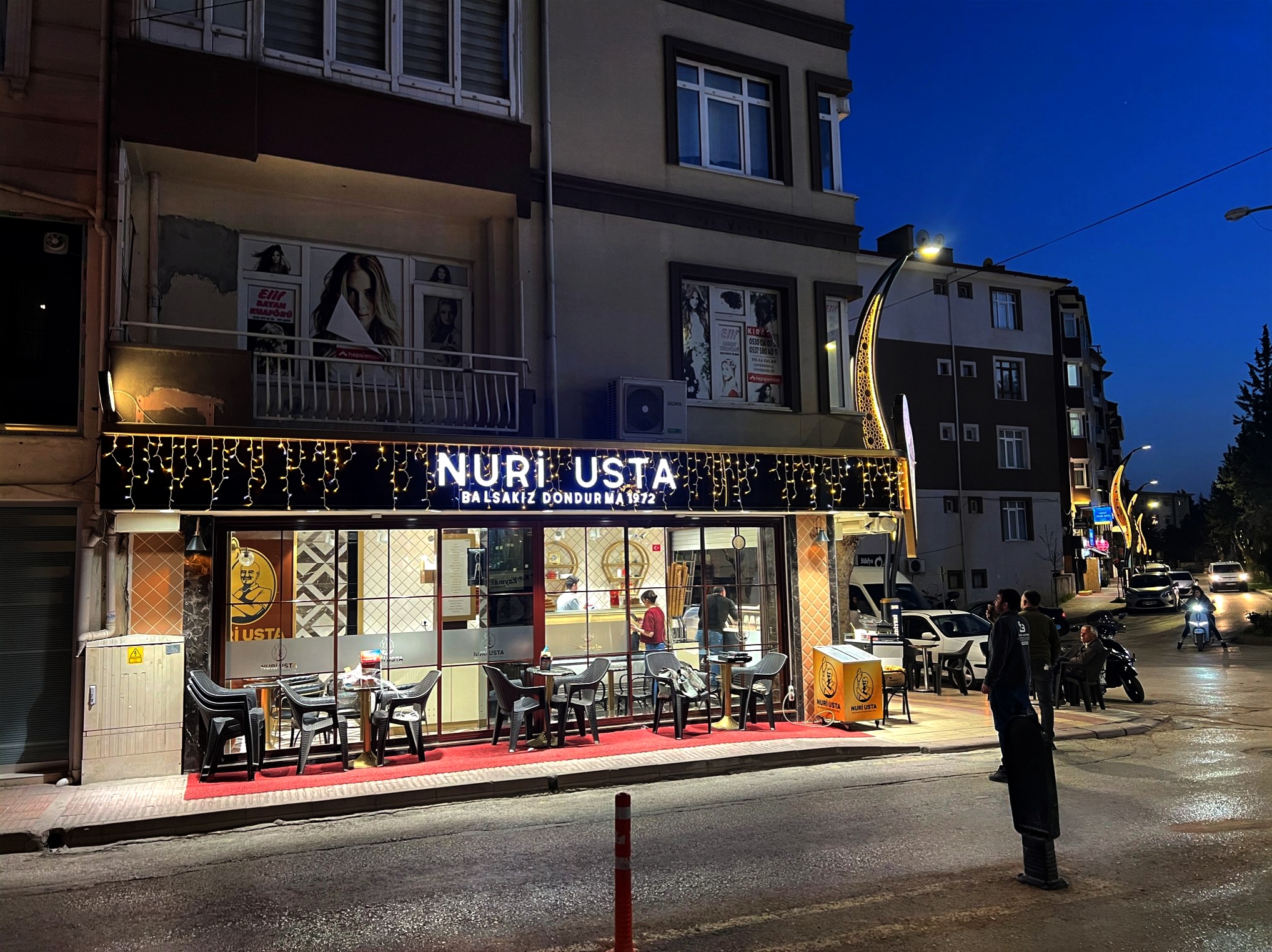 Nuri Usta Balsakız Dondurma 1972: Mekanlara Işık Katan IP65 Saçak LED Çözümümüz