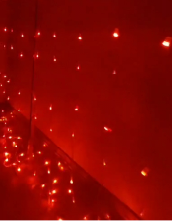 Akar LED Kırmızı Işık Perdesi - 3x3 Metre, Eklenebilir Fişli, 16 Saçak