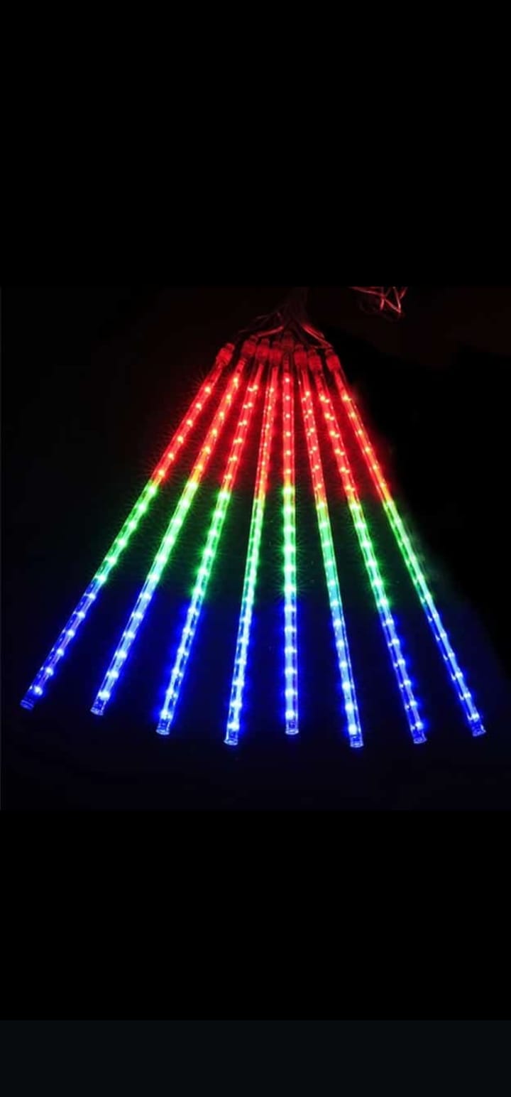 Meteor LED Yağmur Işığı: RGB Renkli, 8 Çubuk, 2.5 Metre Genişlik, Dış Mekan Aydınlatma, Dekoratif Işık, Fişli.
