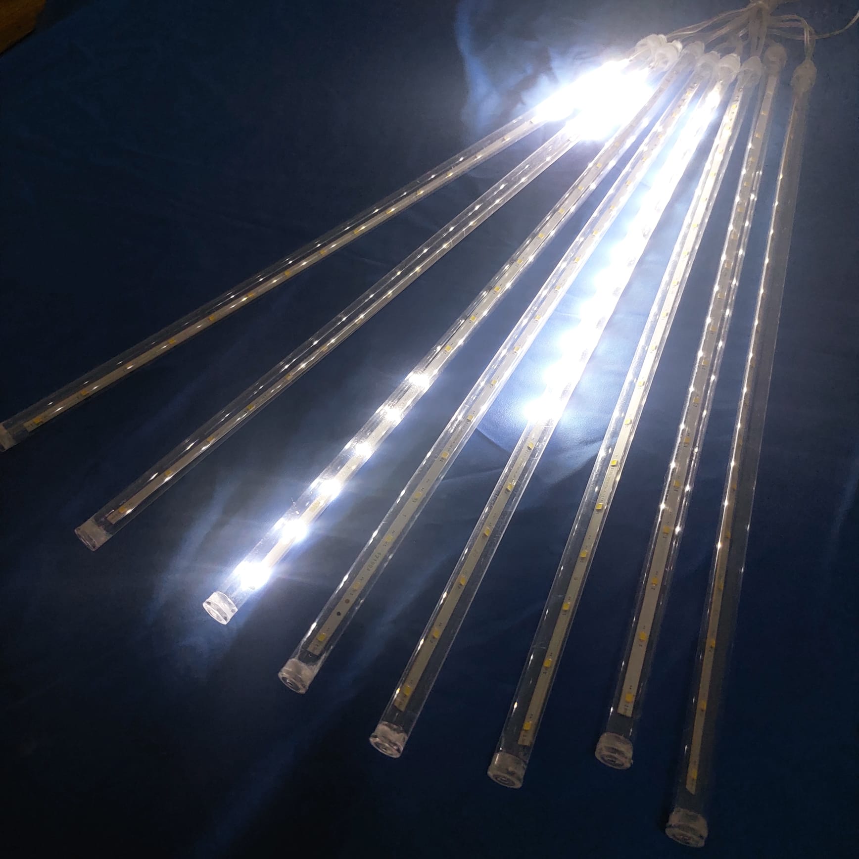 Meteor Akar LED Beyaz 2.5 Metre – 8 Çubuklu Kayan Işık İç ve Dış Mekan