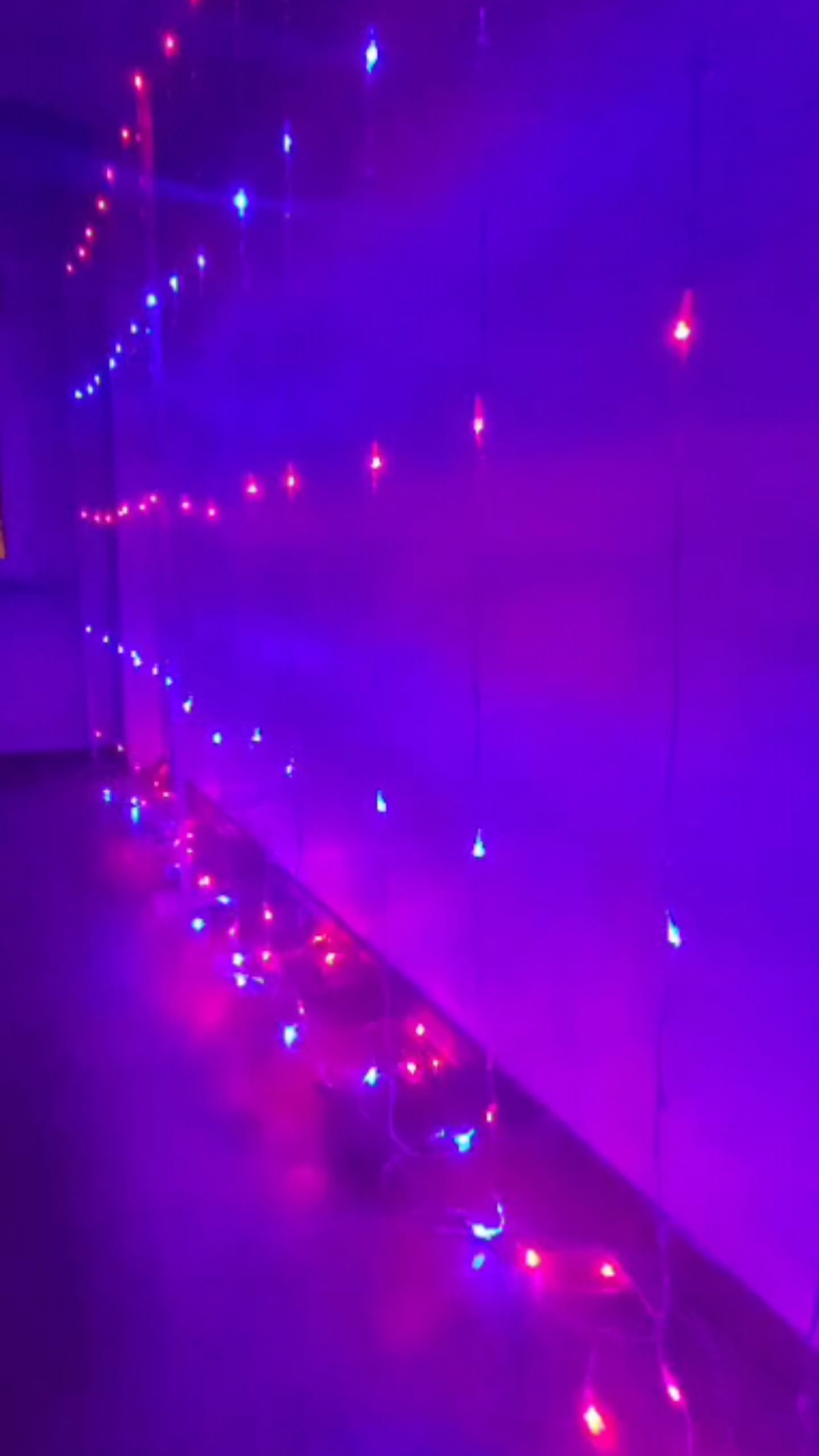 Akar LED RGB Işık Perdesi - 3x3 Metre, Eklenebilir Fişli, 16 Saçak
