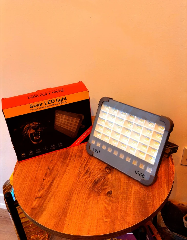 Solar LED Projektör (IP66 Su Geçirmez)