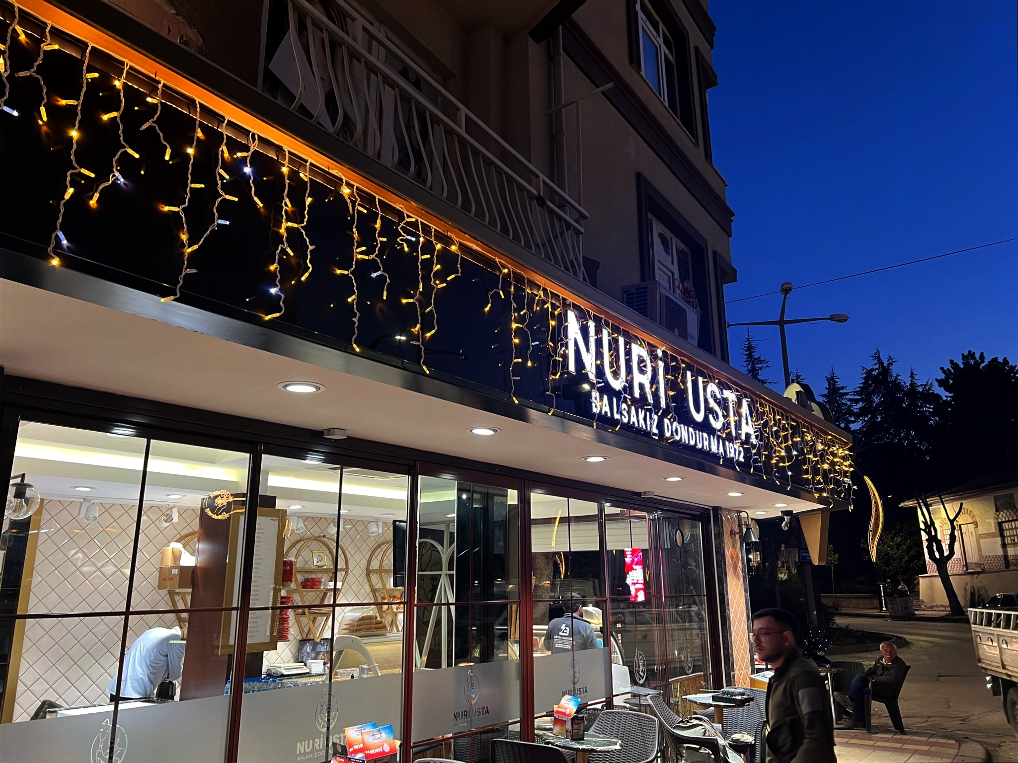 IP65 Saçak LED ile Aydınlanan Mekanlar: Nuri Usta Hikayesi