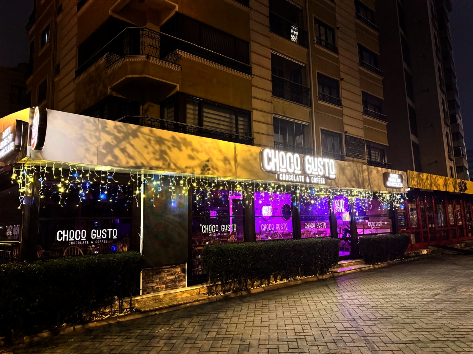 Choco Gusto ve Renkleri Aydınlatan Saçak LED Işıklar